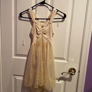 Dance costume in ivory